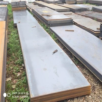 Brasero para patio exterior con esfera de acero corten resistente a la intemperie